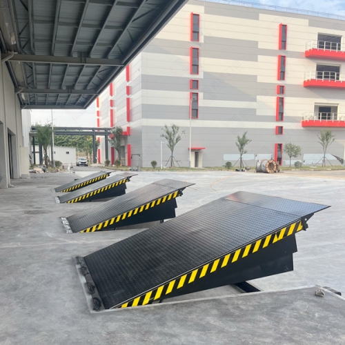 登车桥卸货平台：连接货车与仓库的桥梁